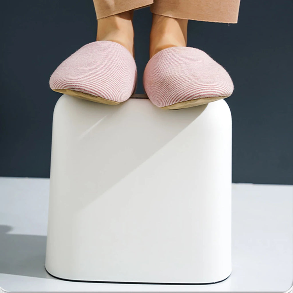 Compact Pressing Trash Can